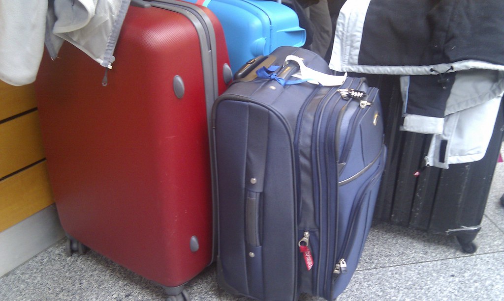bred-suitcase-with-2-blue-suitcases
